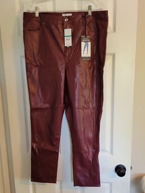 sofia by sofia vergara Burgundy Faux Leather Cropped Pants